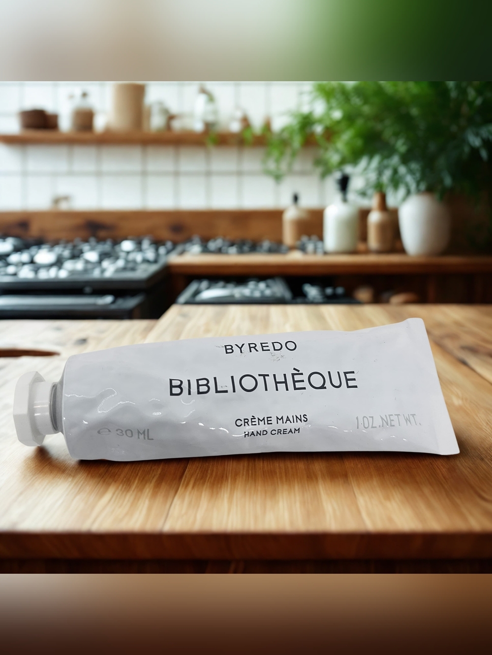 Byredo Bibliotheque Hand Cream (30 ml/1 oz./ 99% products/Slightly dented